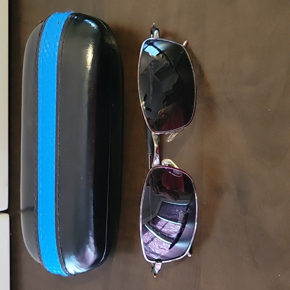 Sunglasses gun metal frame